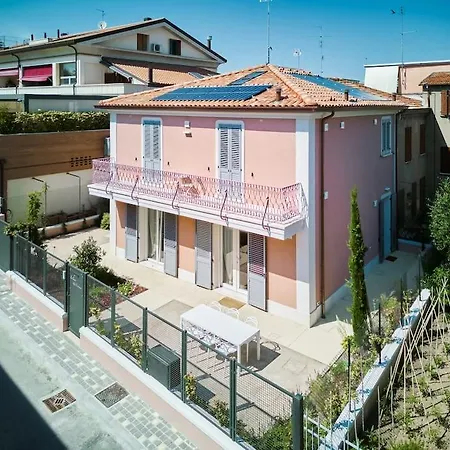 In Centro Con Giardino E Parcheggio - La Casa Della Giuliana Villa *