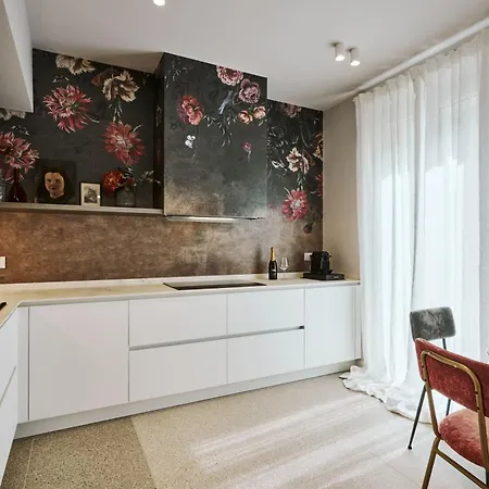 In Centro Con Giardino E Parcheggio - La Casa Della Giuliana *